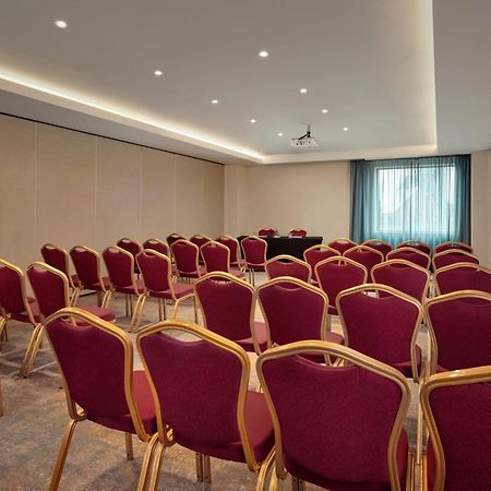 Sheraton Athlone Hotel Екстериор снимка