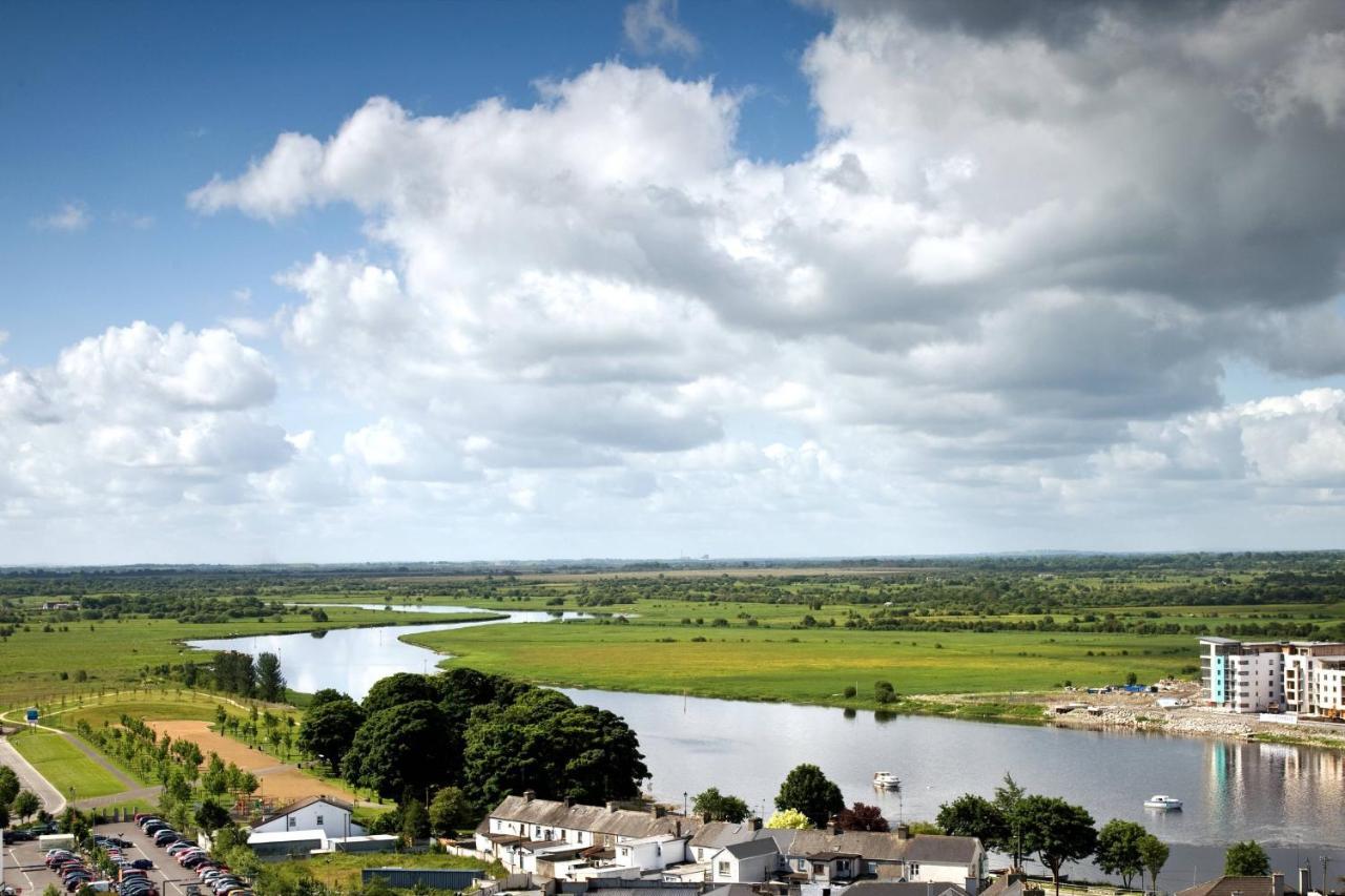 Sheraton Athlone Hotel Екстериор снимка