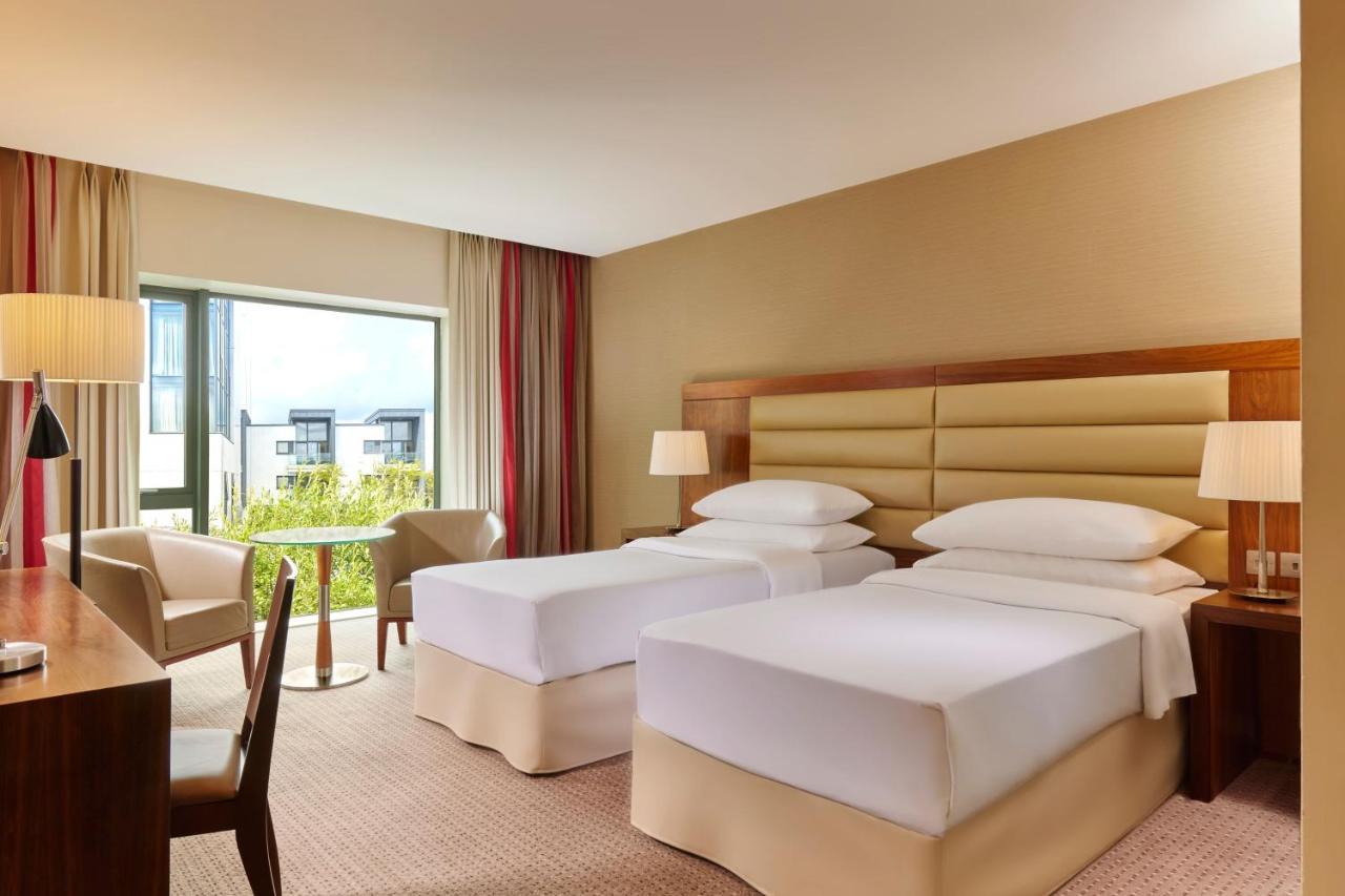 Sheraton Athlone Hotel Екстериор снимка