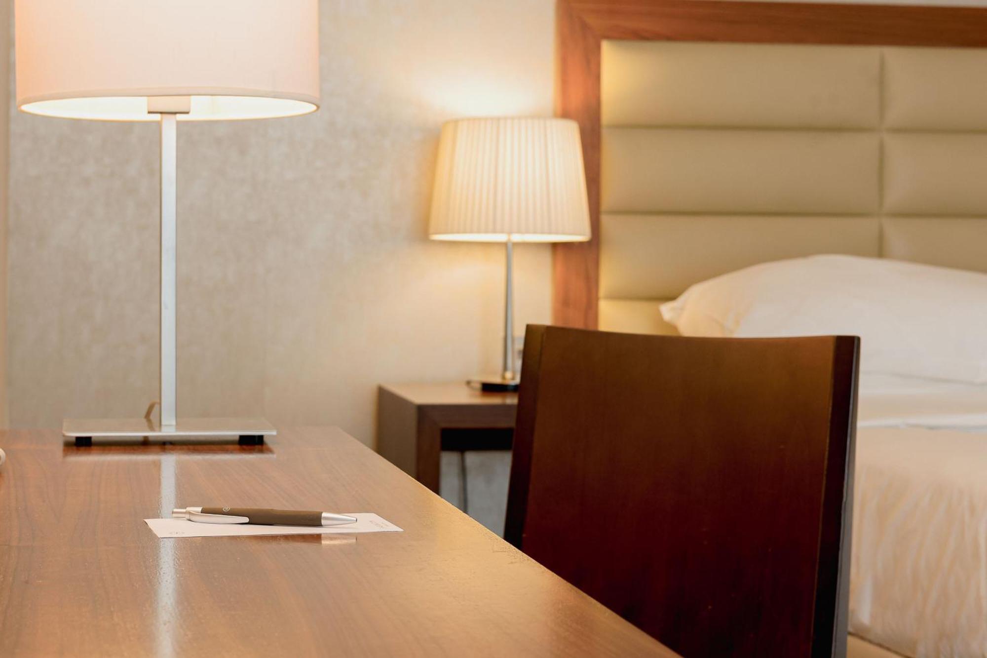Sheraton Athlone Hotel Екстериор снимка