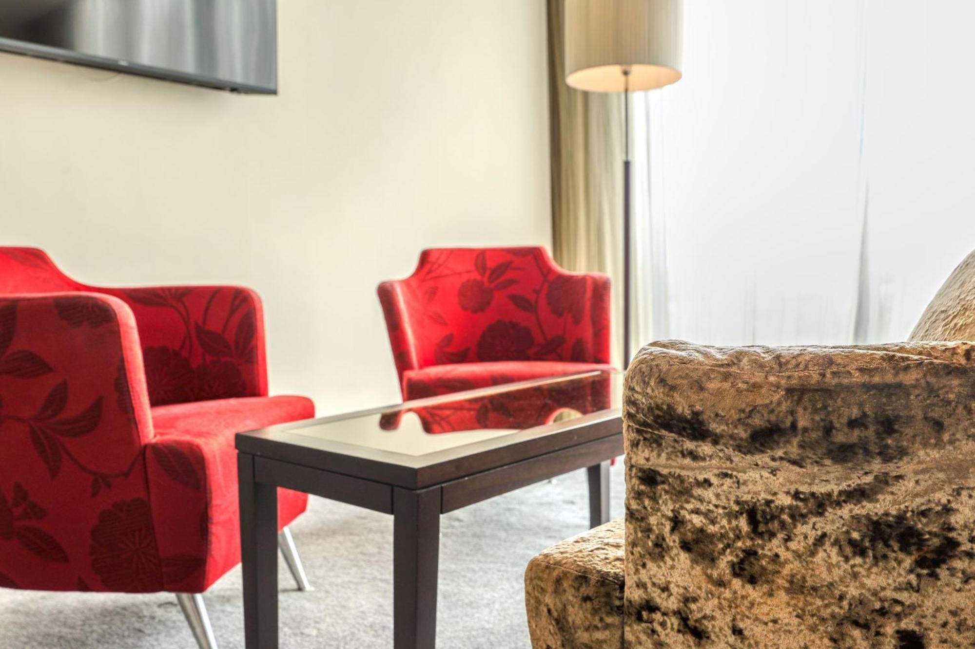Sheraton Athlone Hotel Екстериор снимка