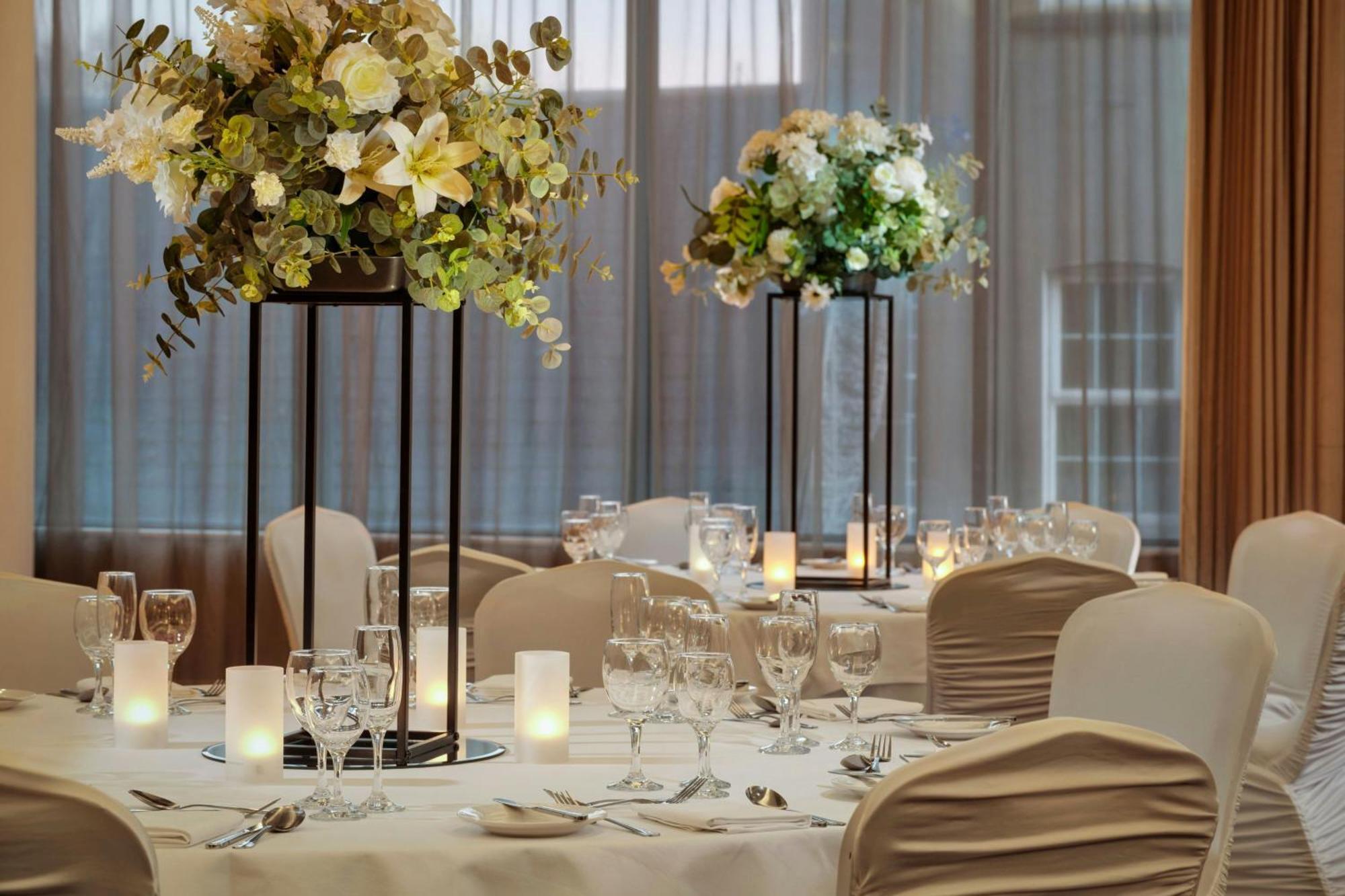 Sheraton Athlone Hotel Екстериор снимка