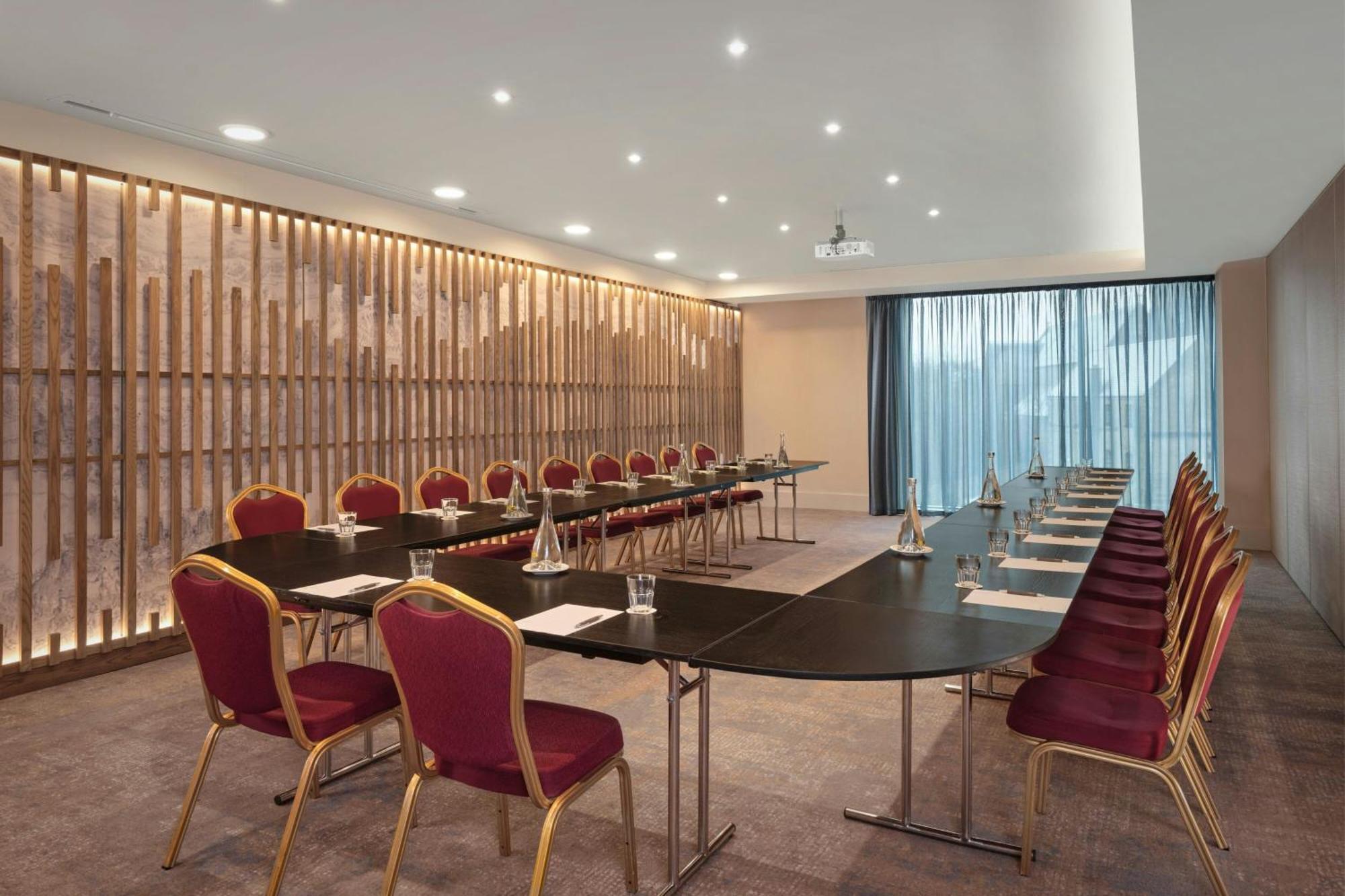 Sheraton Athlone Hotel Екстериор снимка
