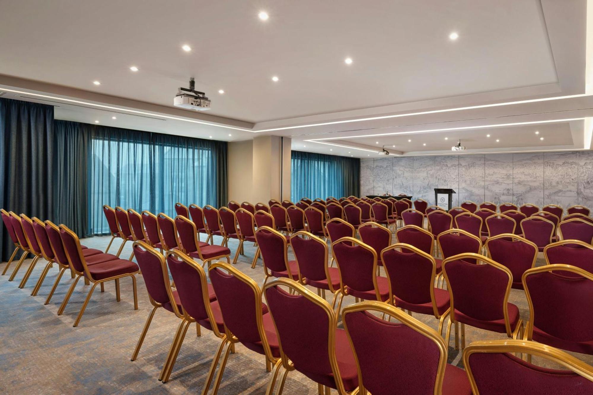 Sheraton Athlone Hotel Екстериор снимка